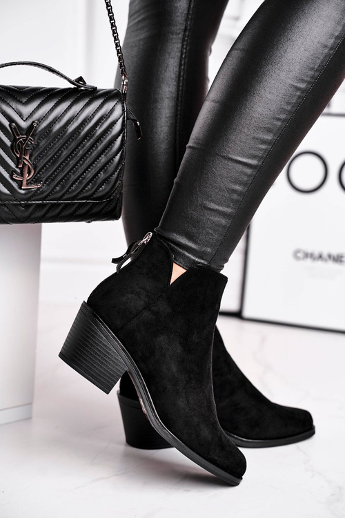 Жіночі чоботи на плоскому каблуці осінні чорні молочні