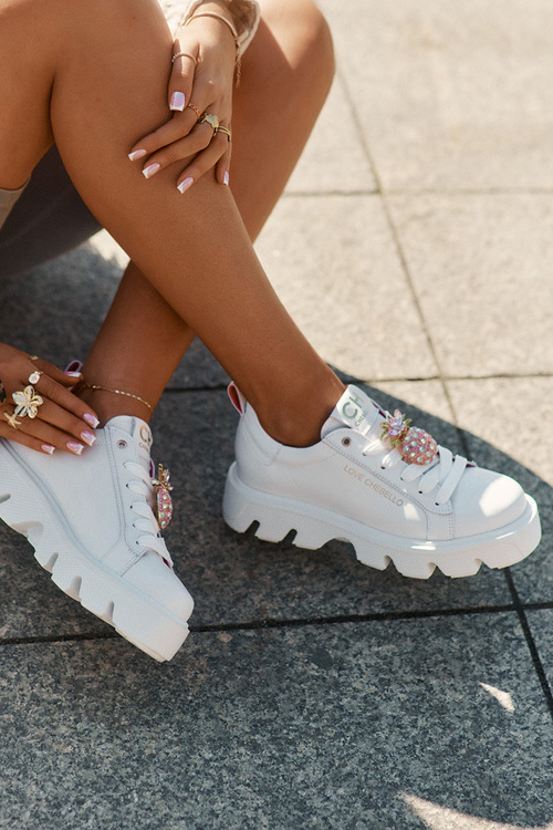 Шкіряні Кросівки З Декоративною Брошкою Ананас CheBello 4651 Білі