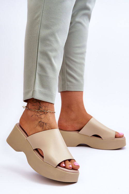 Жіночі шкіряні босоніжки на платформі бежеві Lucami
