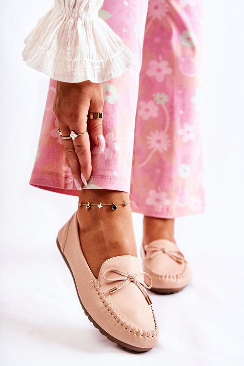 Жіночі шкіряні лофери з бантом голого кольору Aurila