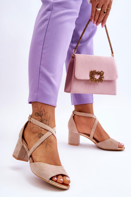 Жіночі босоніжки на низькому каблуці бежеві Quinn