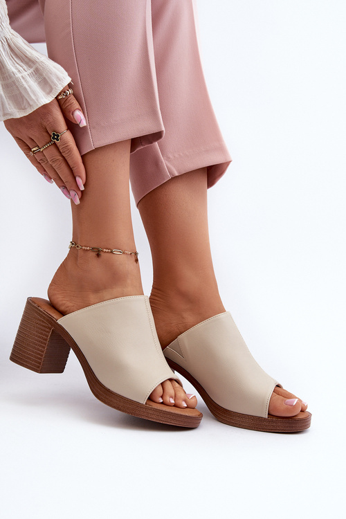 Елегантні світлі жіночі босоніжки на підборах бежеві Varnila