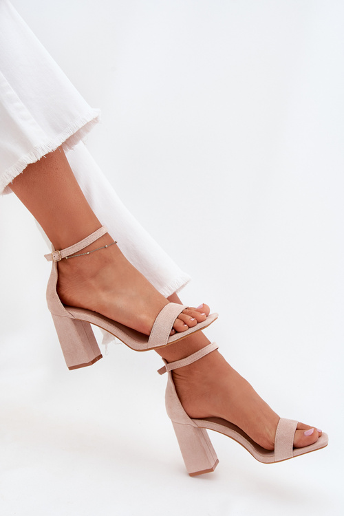 Жіночі сандалі на підборі з еко-вельвету бежеві Elirae