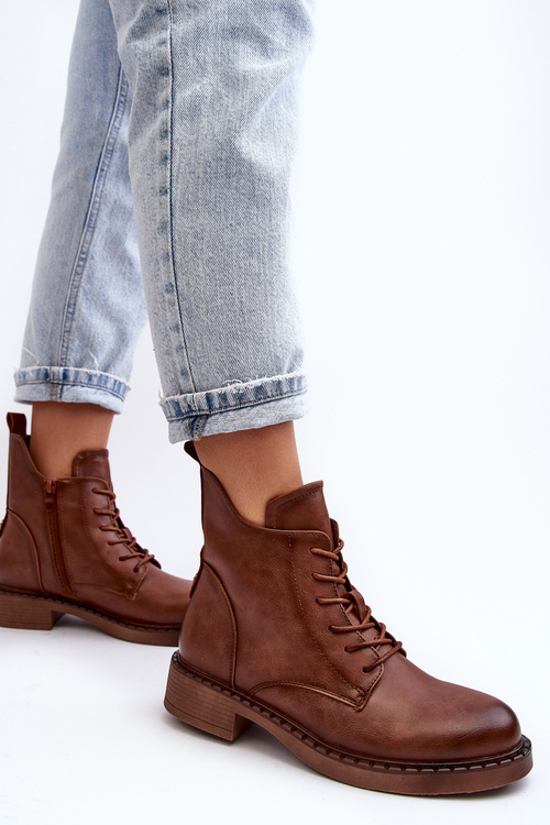 Жіночі класичні чоботи на плоскій підошві коричневого кольору Ballisa