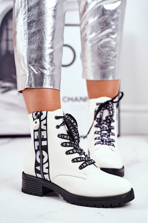 Жіночі черевики на плоскому ходу білі Verso