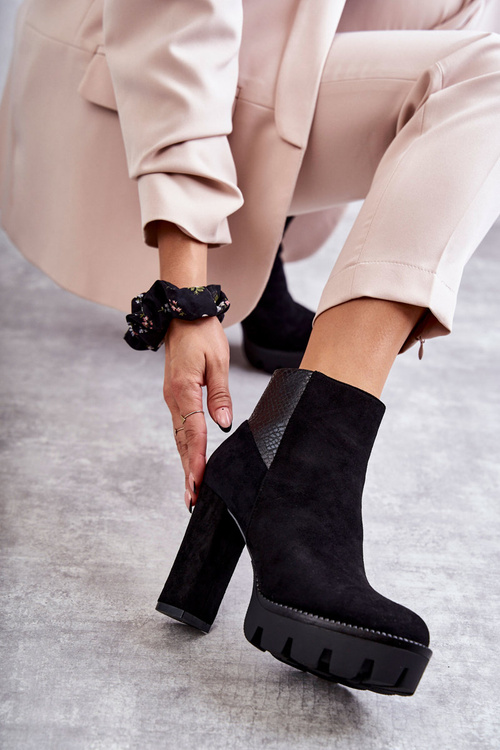 Жіночі замшеві чоботи на підборах чорного кольору Maricruz
