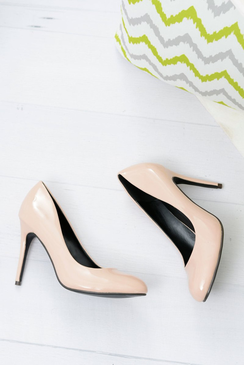 Бежеві лаковані туфлі Sophia на шпильці