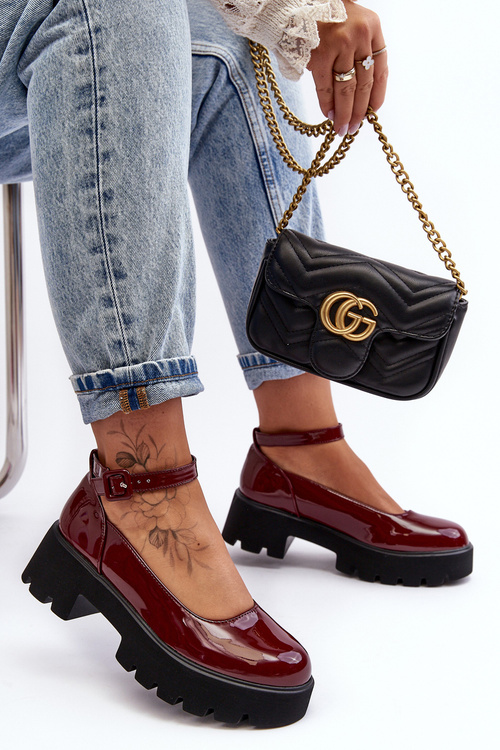 Жіночі лаковані туфлі на низькому каблуці з пряжкою бордового кольору Owena