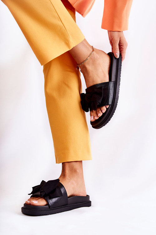 Класичні жіночі шкіряні тапочки з бантом Black Dessy