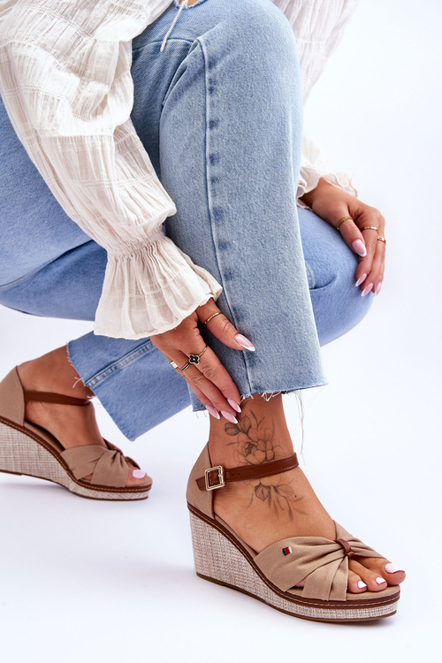 Жіночі босоніжки на плетеній танкетці Темно-бежевий Джудіт