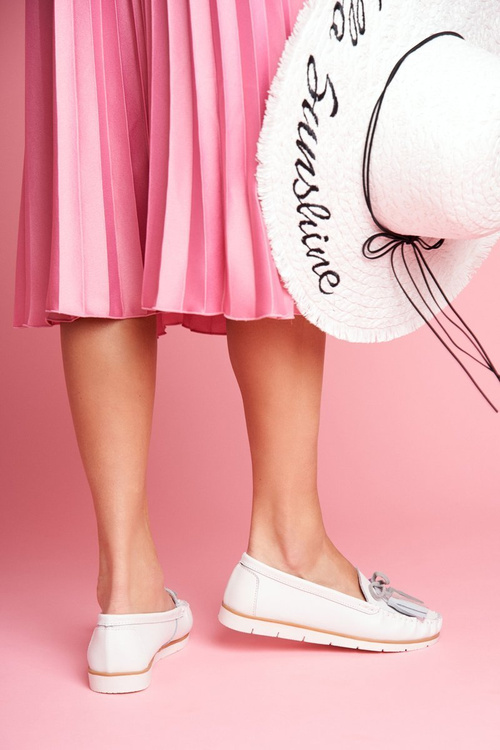 Жіночі шкіряні мокасини білі Bebbo