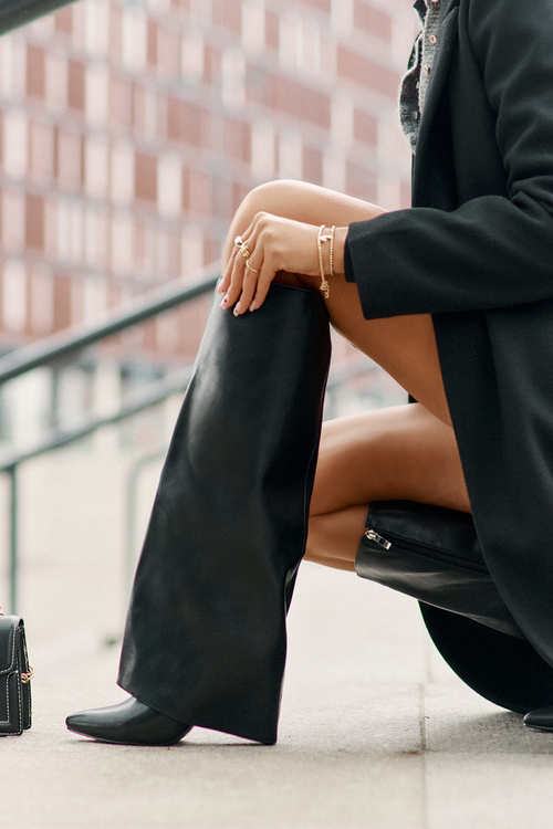 Теплі черевики на підборах із закрученою халявою Чорні Tamonia