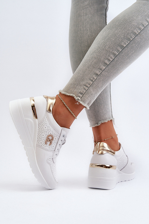 Жіночі шкіряні кросівки на танкетці білі D&A LR810