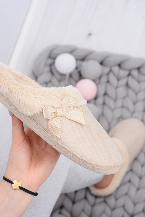 Жіночі шльопанці з хутром і метеликом SOXO бежеві