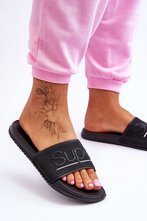 Світлі жіночі тапочки з написом Black Merry