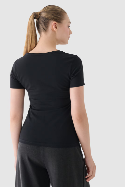 Жіноча футболка з принтом 4F чорна 4FWMM00TTSHF1846-20S