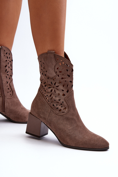 Замшеві чоботи з вирізом на каблуці коричневого кольору Irvelame