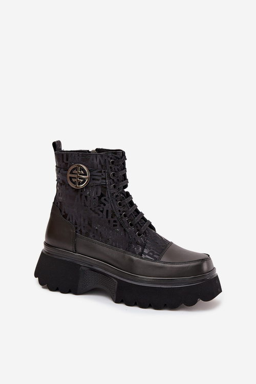 Шкіряні жіночі ботильйони на платформі з написами та декоративним елементом Artiker 57C2273 Чорний