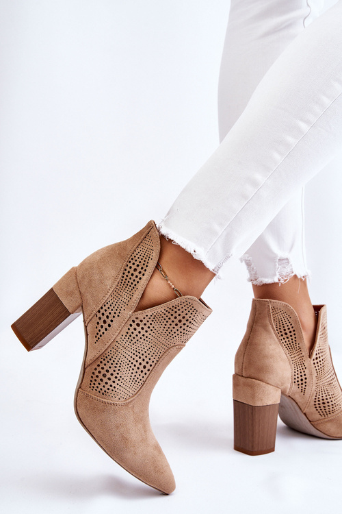 Ажурні замшеві чоботи на підборах бежеві Leanna