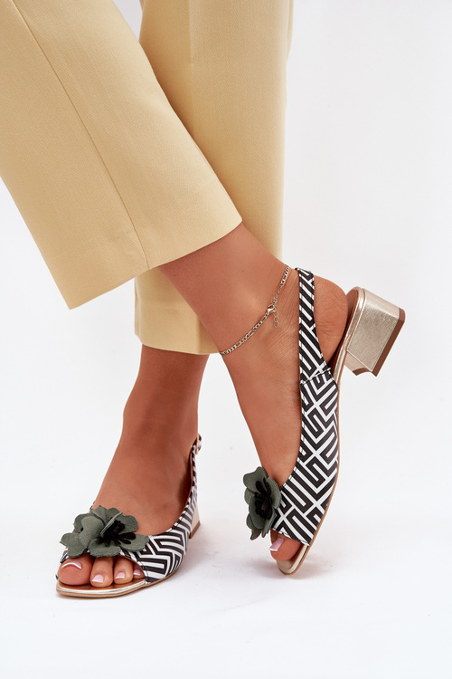 Шкіряні Жіночі Сандалі На Блоці З Декоративною Квіткою Laura Messi 2973 Біло-Чорні