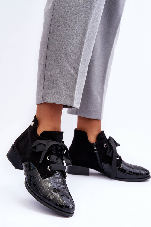 Жіночі туфлі на плоскій каблуці зі шнурівкою чорного кольору Meroni