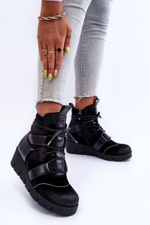 Чоботи шкіряні на танкетці Maciejka 06185-01 Чорні