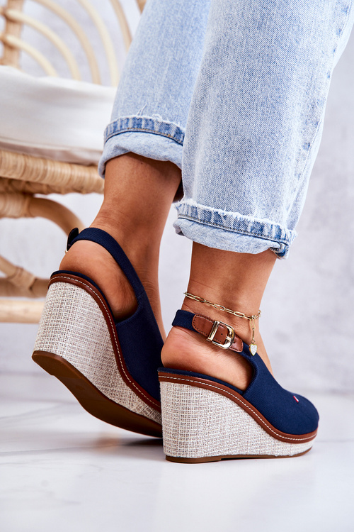 Жіночі зручні босоніжки з пряжкою темно-синього кольору Thallas