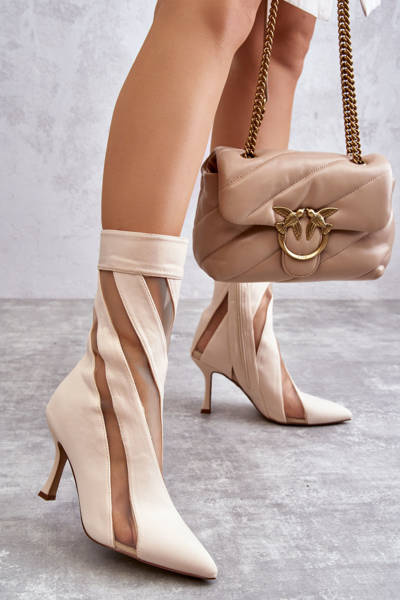 Модні жіночі чоботи на підборах бежеві Deyna