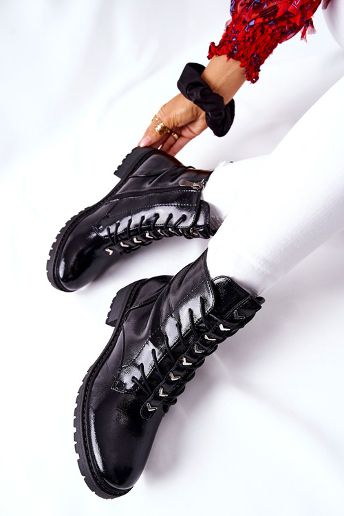 Чоботи жіночі на плоскій підошві лаковані чорні Myroe