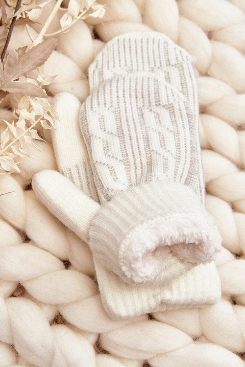 Теплі жіночі рукавички на один палець білі