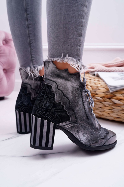 Жіночі шкіряні черевики Maciejka сірі 03190