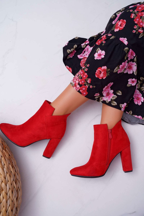 Жіночі чоботи на шпильці замшеві червоні з оборками
