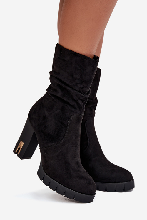 Ізольовані жіночі чоботи на підборах із золотим замком і зморщуванням Чорні Briannae