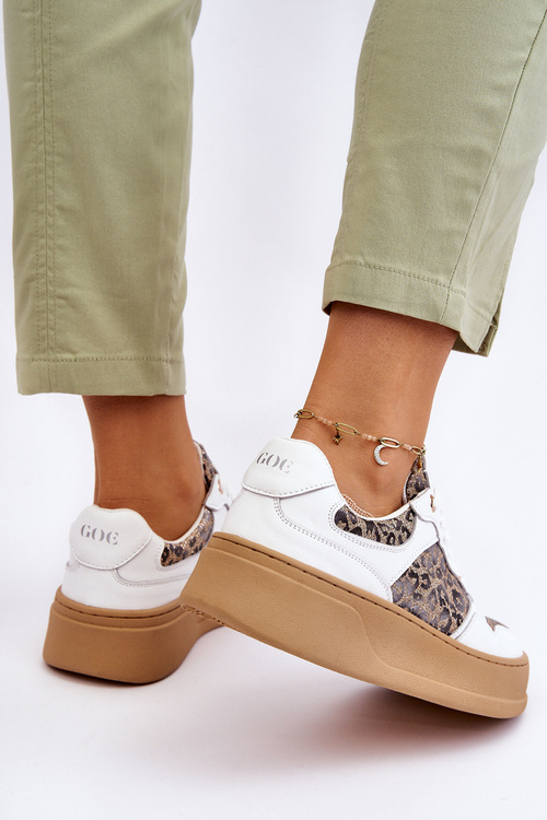 Зручне жіноче спортивне взуття GOE LL2N4052 біло-бежевий