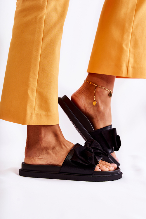 Класичні жіночі шкіряні тапочки з бантом Black Dessy