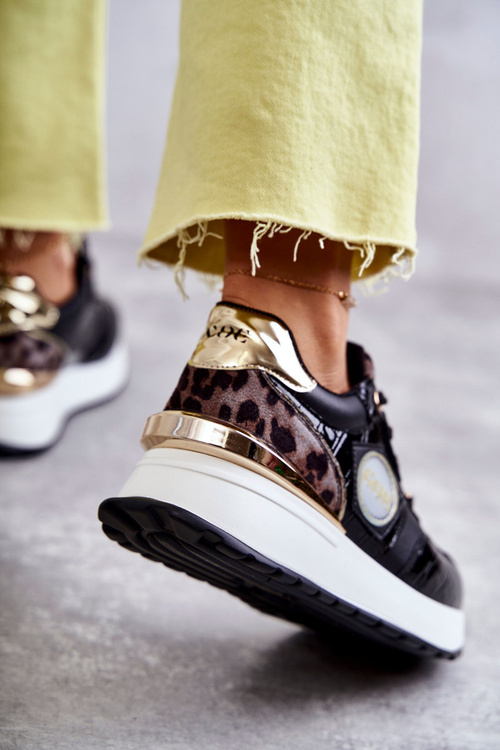 Жіноче спортивне взуття на танкетці GOE KK2N4085 Чорний