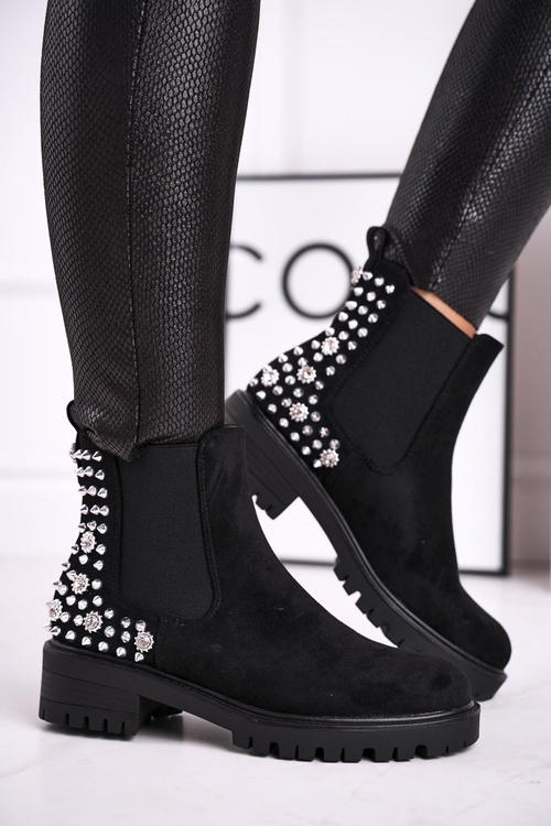 Чорні жіночі чоботи зі сріблястими заклепками