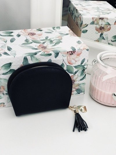 Чорний жіночий гаманець з китицею