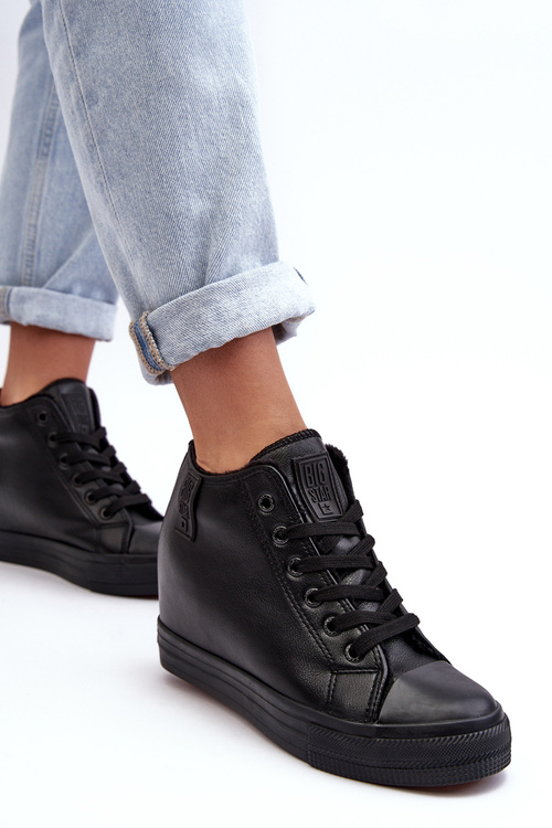 Жіночі шкіряні кросівки на танкетці Big Star MM274001 Чорні