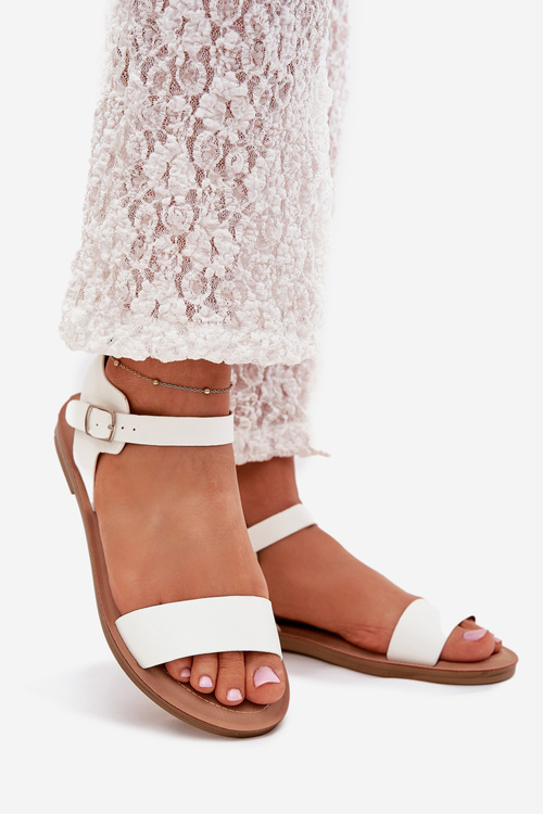 Жіночі сандалі на пласкому каблуці еко шкіра білі Kivara