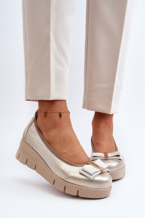 Шкіряні балетки на платформі з золотим декором Lewski 3384