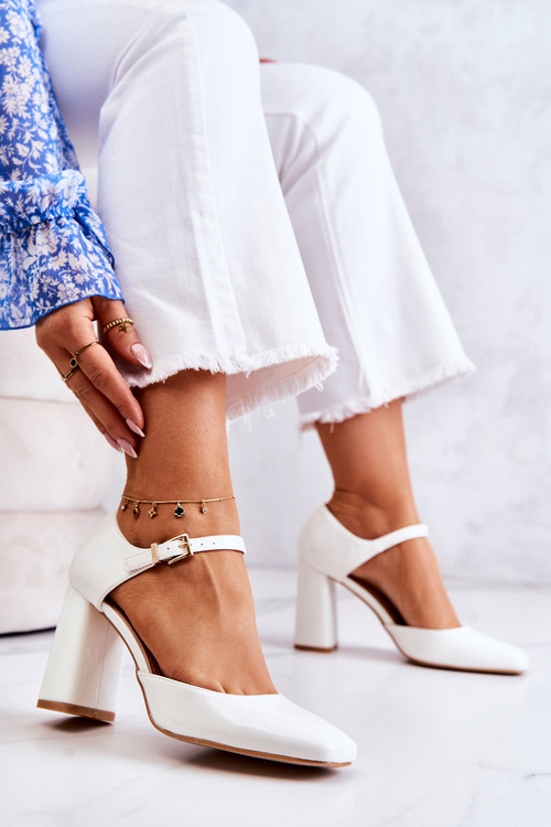 Модні лаковані човники на штанзі білого маорі