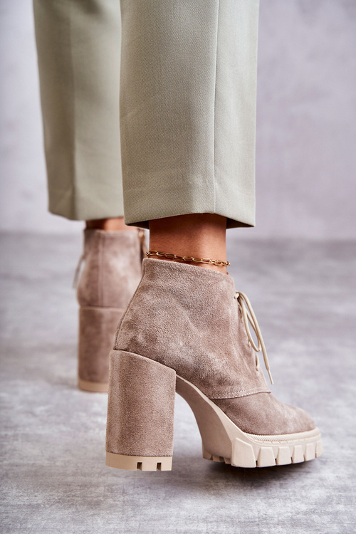 Модні замшеві чоботи на шнурівці бежеві Selma