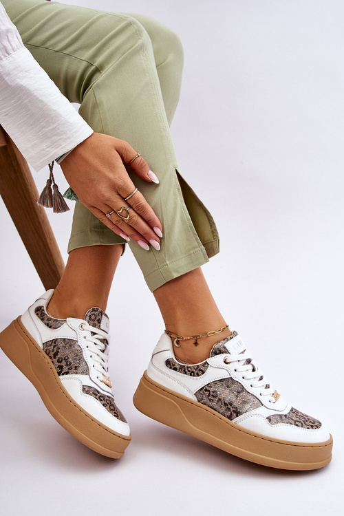 Зручне жіноче спортивне взуття GOE LL2N4052 біло-бежевий