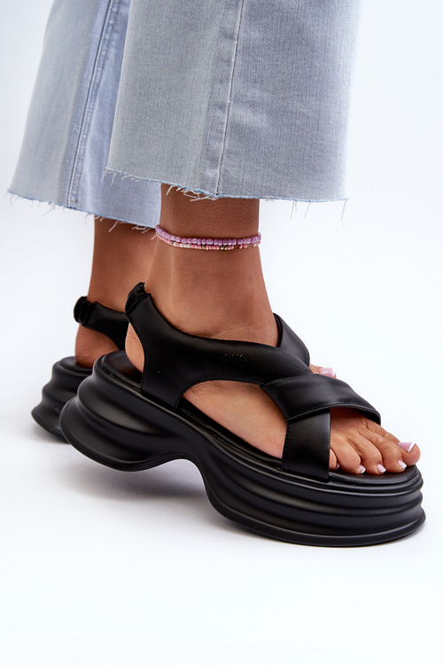 Чорні замшеві босоніжки на танкетці Zazoo 2743