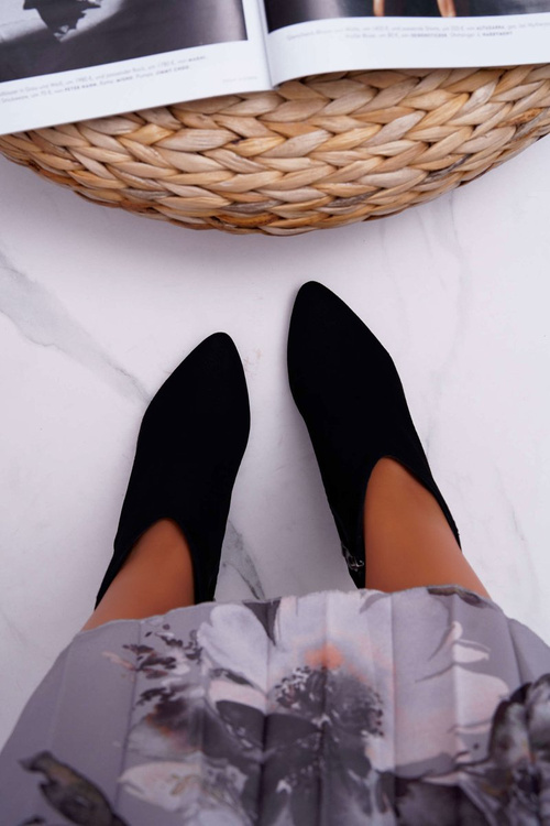 Чорні елегантні замшеві черевики на шпильці Laura Messi 2047