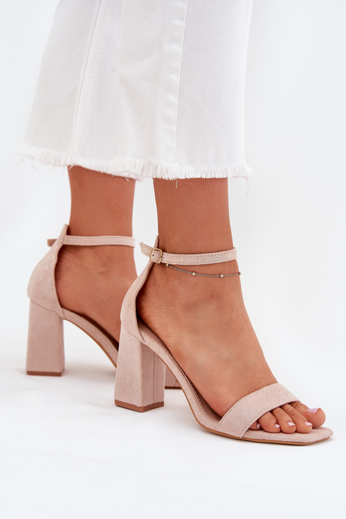 Жіночі сандалі на підборі з еко-вельвету бежеві Elirae