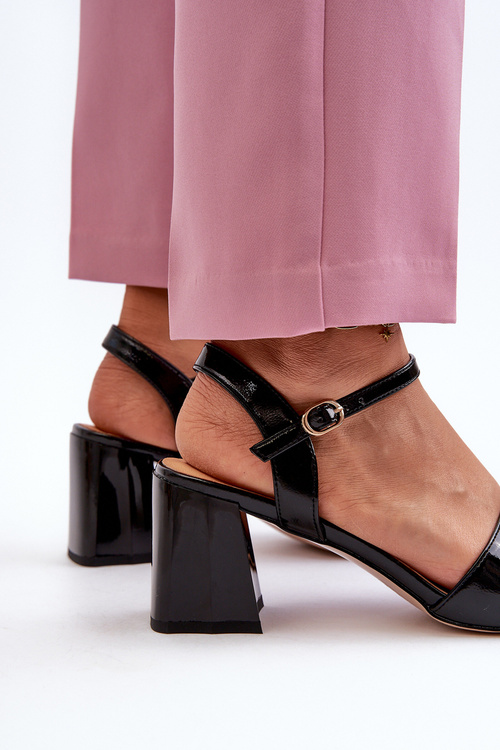 Елегантні чорні лаковані босоніжки на підборах D&A MR38-660