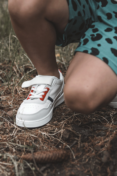 Класичне дитяче спортивне взуття біло-червоний Marlin