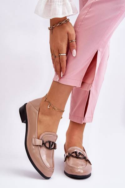 Лаковані лофери на плоскій підошві бежеві Marra